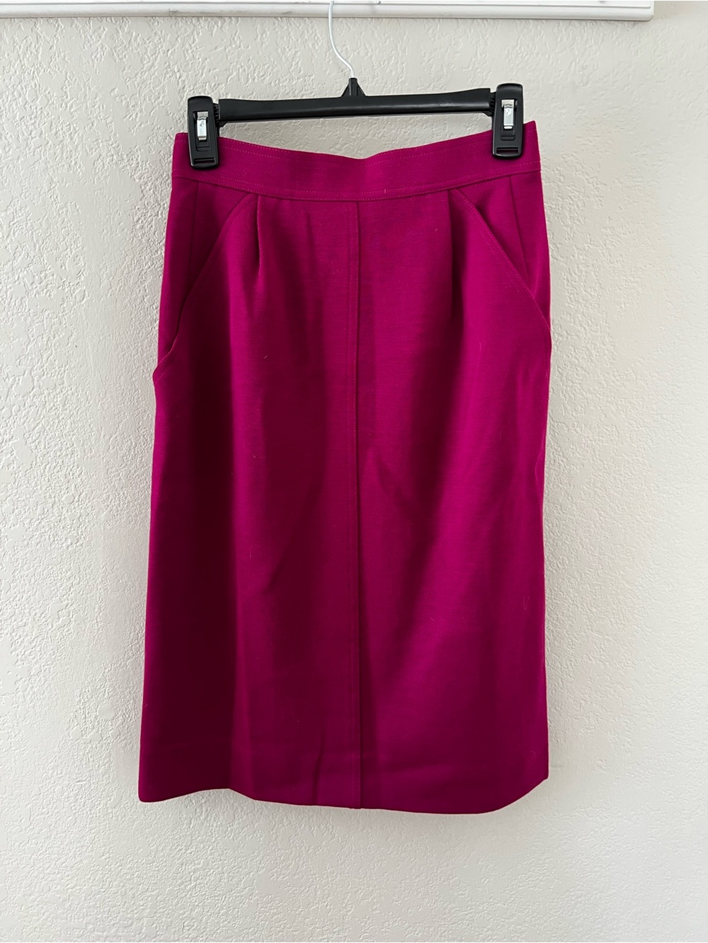 Nina Ricci Fuchsia Wool Pencil Skirt - Classic Tailored Style